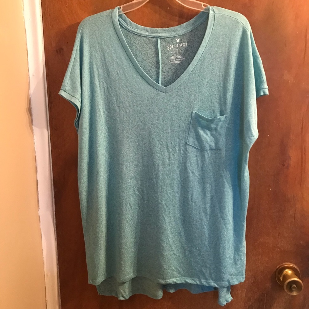 American Eagle v neck tee